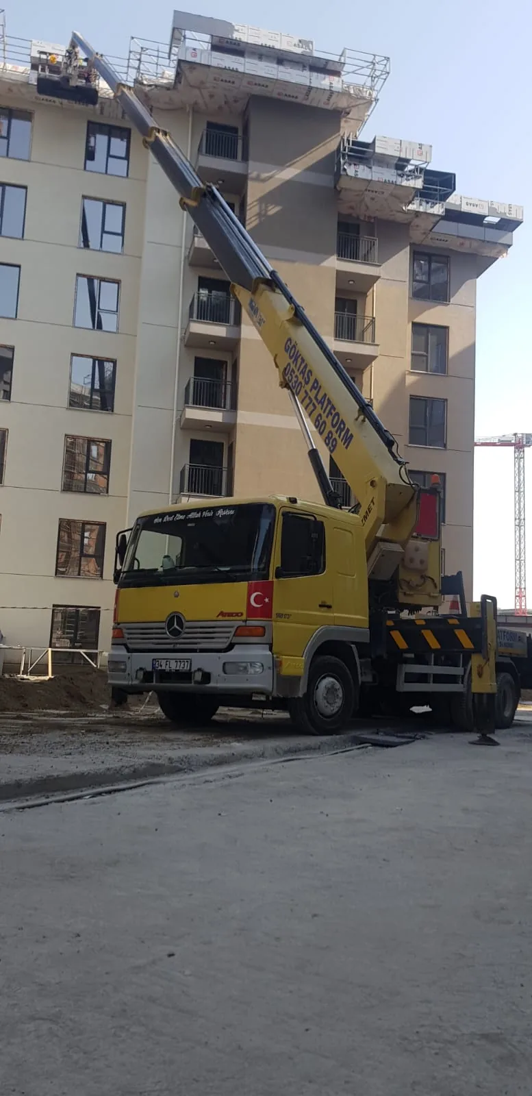 Büyük tabela montajı